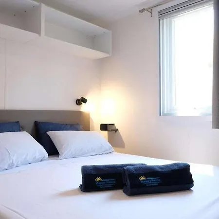 1-bedroom *